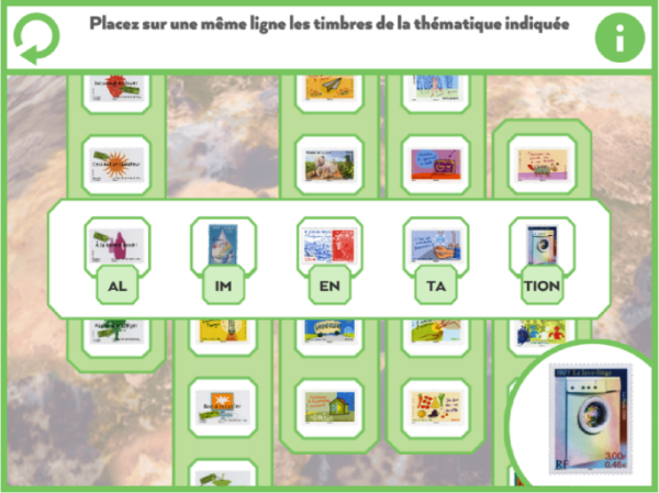 Ecran montrant une partie en cours du serious game numérique de l'Adphile. Des timbres alignés sur des frises verticales doivent être positionnés dans un cadre central afin de constituer un mot clé.